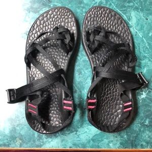 Black 2 strap Chacos